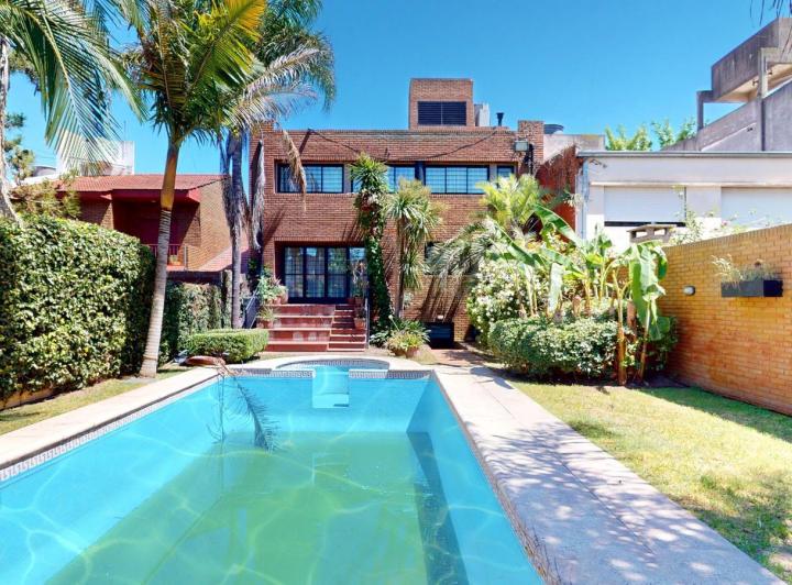 Casa · 500m² · 10 Ambientes · 2 Cocheras