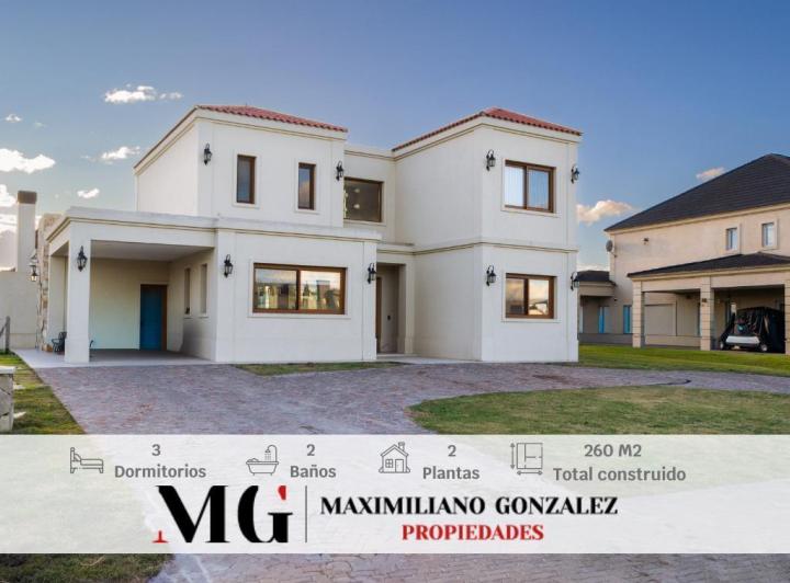 Casa · 220m² · 5 Ambientes · 2 Cocheras