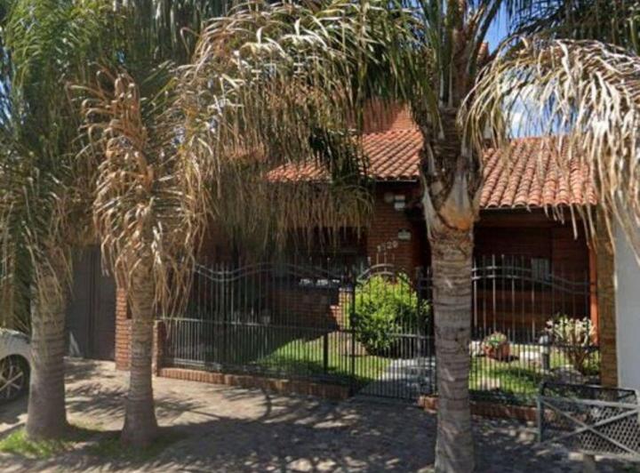 Casa · 300m² · 5 Ambientes · 1 Cochera