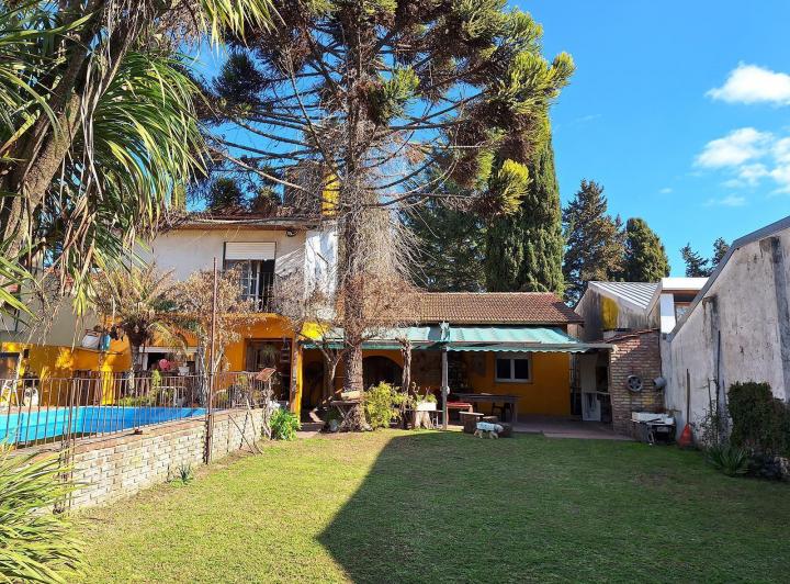 Casa · 190m² · 7 Ambientes · 2 Cocheras