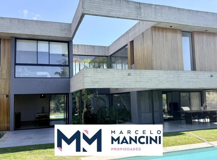 Casa · 220m² · 6 Ambientes · 4 Cocheras