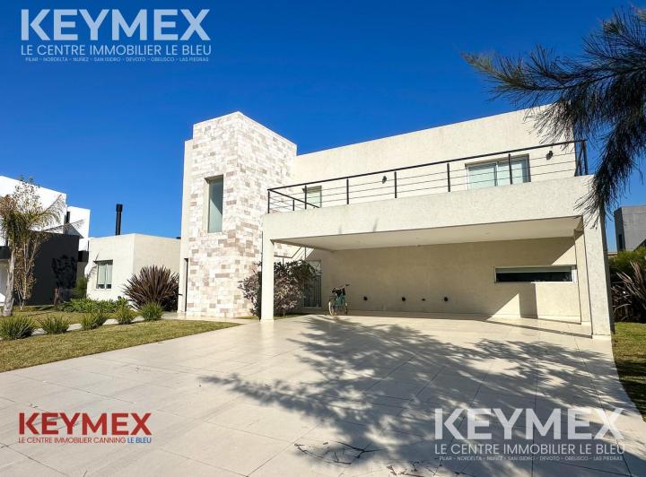 Casa · 253m² · 5 Ambientes · 2 Cocheras