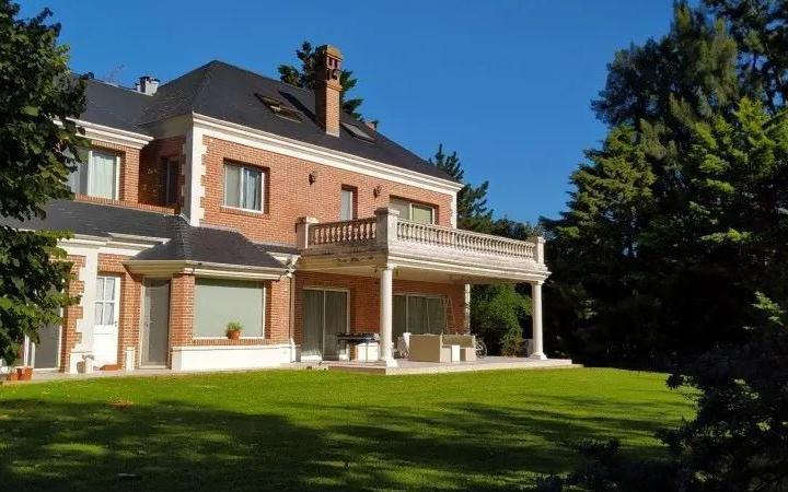 Casa · 400m² · 10 Ambientes