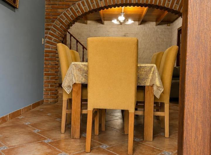 Casa · 350m² · 7 Ambientes · 1 Cochera