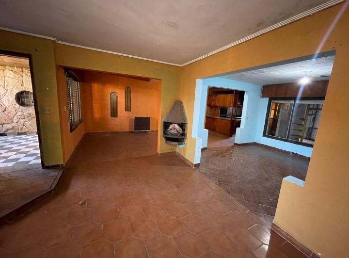 Casa · 200m² · 7 Ambientes · 4 Cocheras