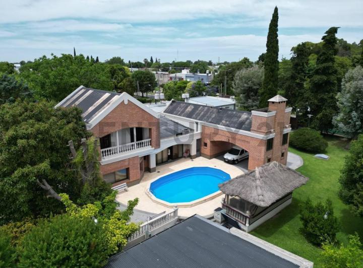 Casa · 280m² · 4 Dormitorios