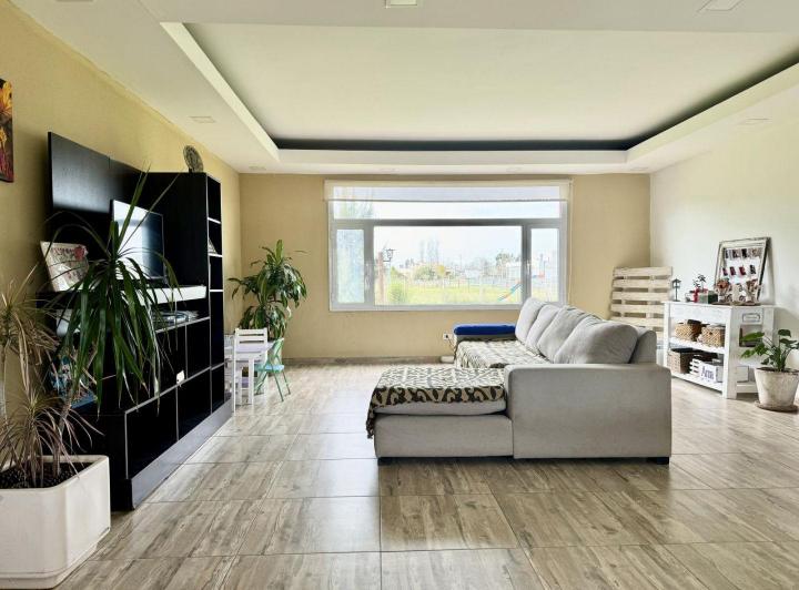 Casa · 195m² · 5 Ambientes · 2 Cocheras