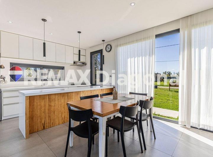 Casa · 135m² · 5 Ambientes · 1 Cochera