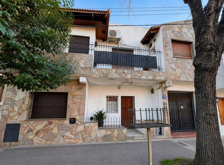 Casa · 179m² · 4 Ambientes · 1 Cochera