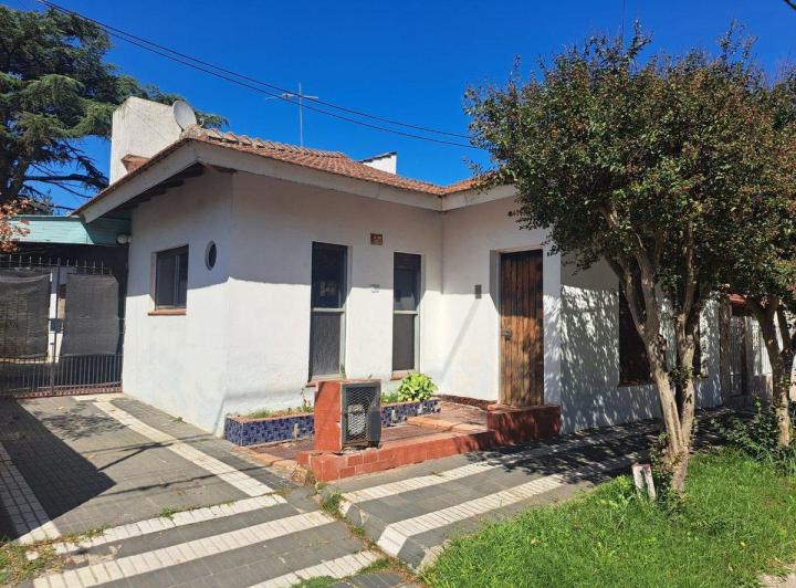 Casa · 96m² · 5 Ambientes · 2 Cocheras