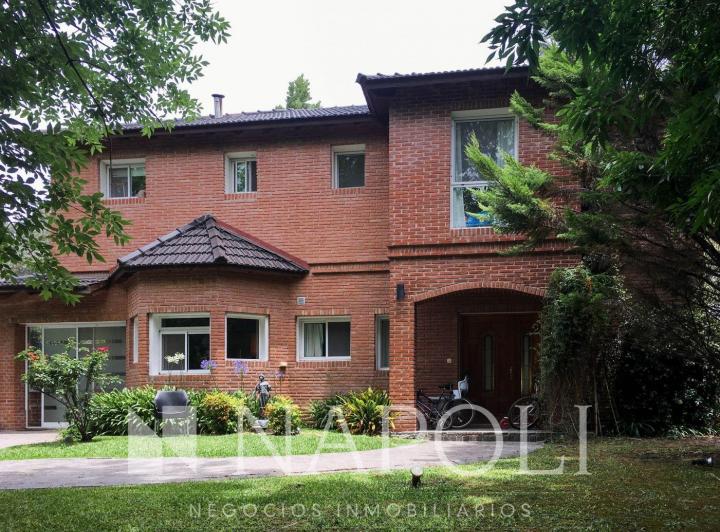 Casa · 320m² · 6 Ambientes