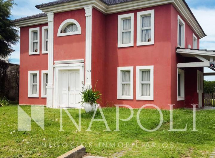 Casa · 210m² · 5 Ambientes