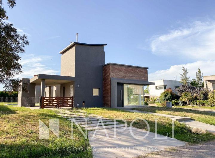 Casa · 135m² · 5 Ambientes · 1 Cochera