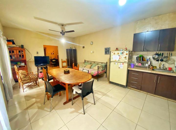 Casa · 263m² · 7 Ambientes · 1 Cochera