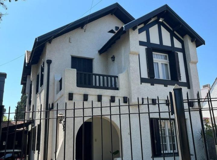 Casa · 249m² · 5 Ambientes · 3 Cocheras