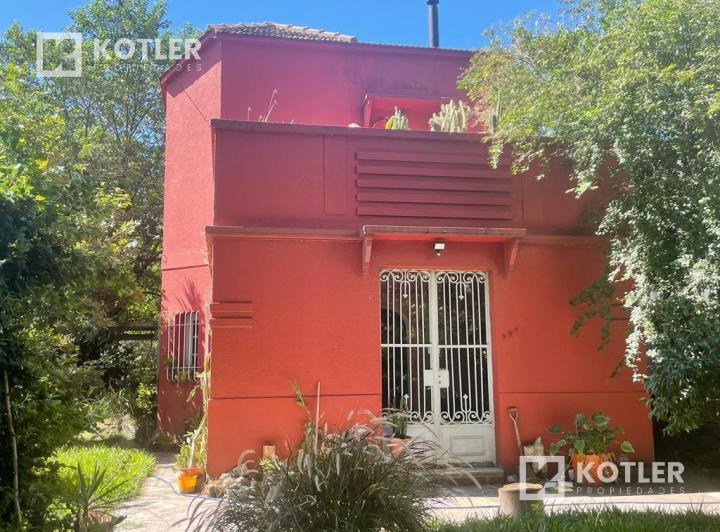 Casa · 290m² · 6 Ambientes · 1 Cochera