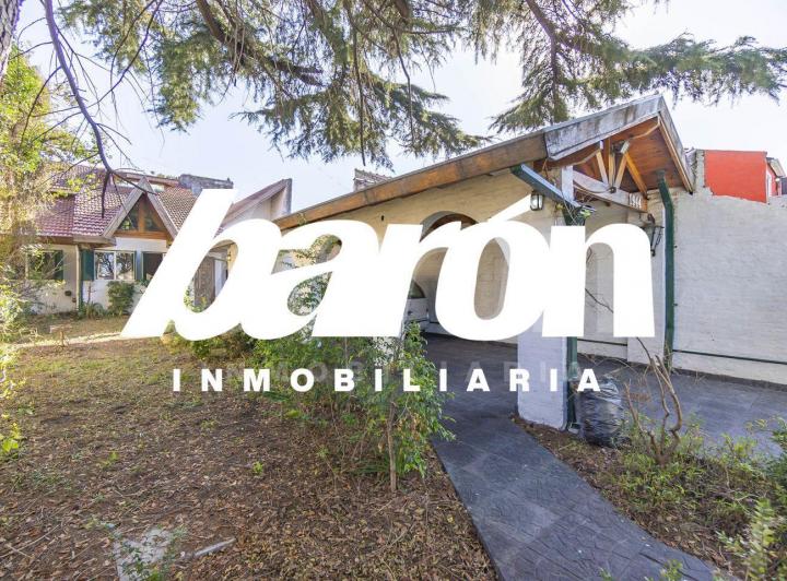 Casa · 142m² · 6 Ambientes · 2 Cocheras