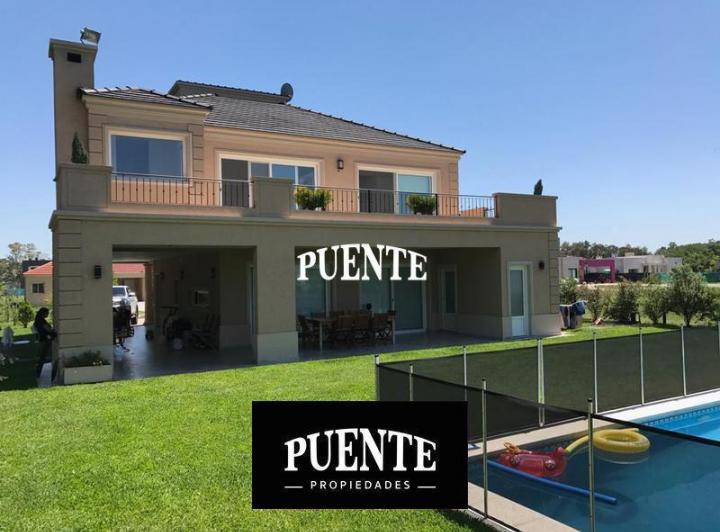 Casa · 230m² · 5 Ambientes · 2 Cocheras