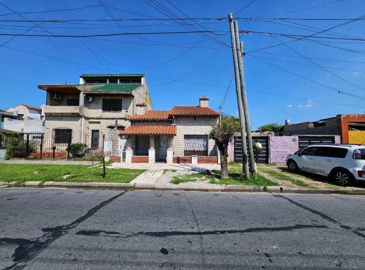 Casa · 200m² · 5 Ambientes