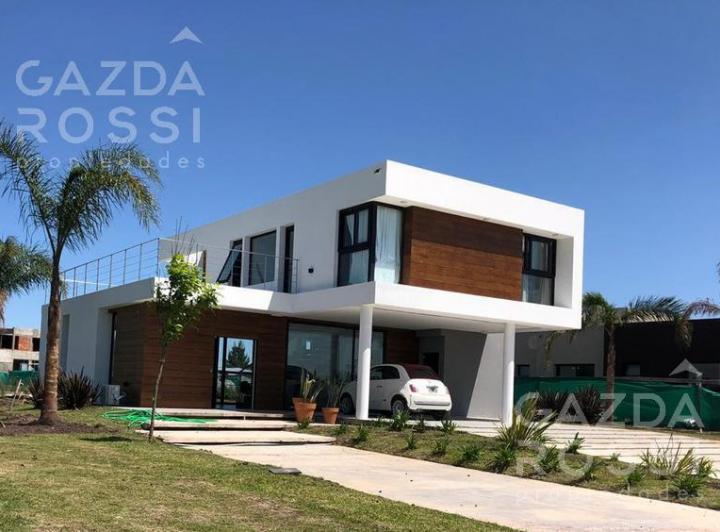 Casa · 800m² · 5 Ambientes · 2 Cocheras