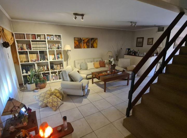 Casa · 402m² · 7 Ambientes · 3 Cocheras