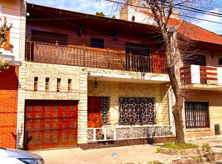 Casa · 350m² · 7 Ambientes · 2 Cocheras