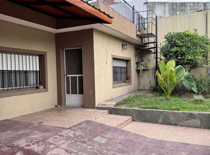 Casa · 171m² · 6 Ambientes · 1 Cochera