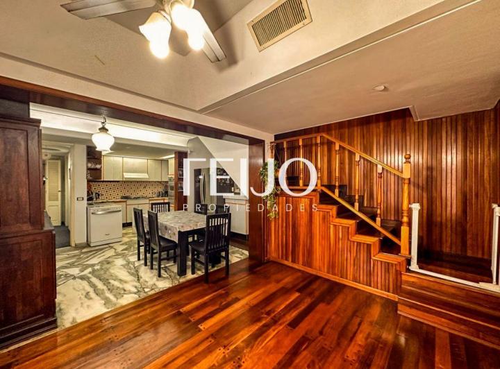 Casa · 180m² · 7 Ambientes · 2 Cocheras