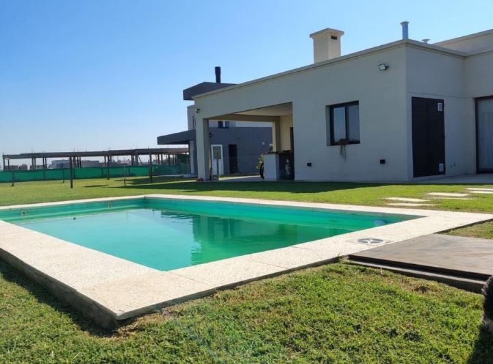 Casa · 140m² · 5 Ambientes · 2 Cocheras