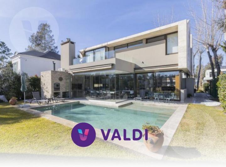 Casa · 350m² · 7 Ambientes · 4 Cocheras