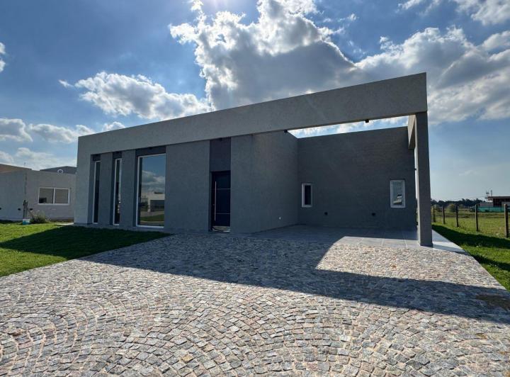 Casa · 143m² · 5 Ambientes · 1 Cochera
