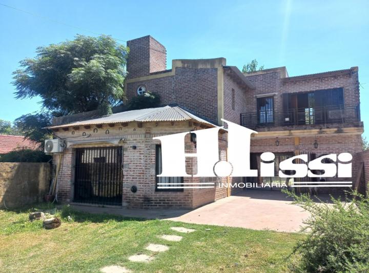 Casa · 244m² · 6 Ambientes · 10 Cocheras
