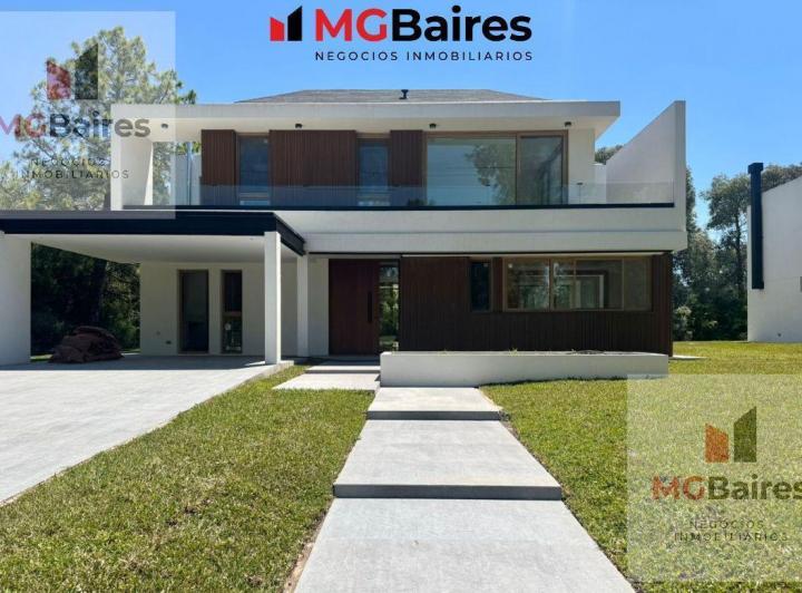 Casa · 350m² · 6 Ambientes · 6 Cocheras