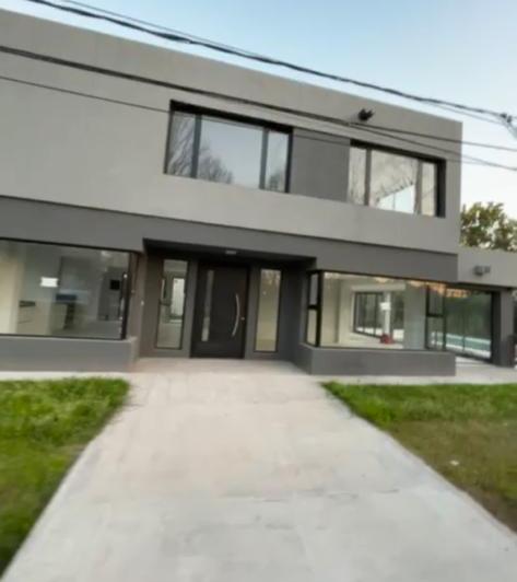 Casa · 433m² · 5 Ambientes · 3 Cocheras