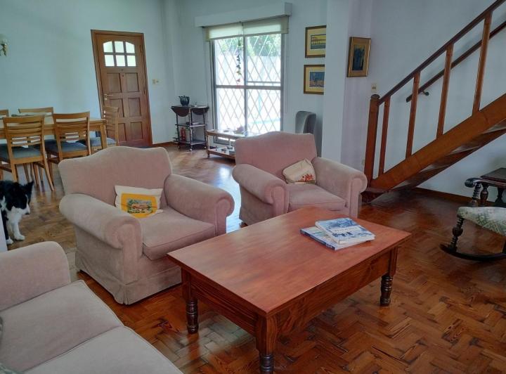Casa · 210m² · 5 Ambientes · 1 Cochera