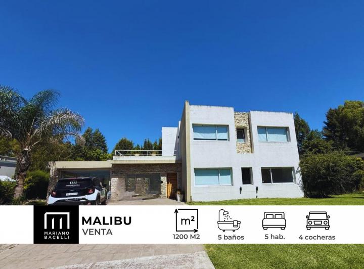 Casa · 290m² · 7 Ambientes · 4 Cocheras