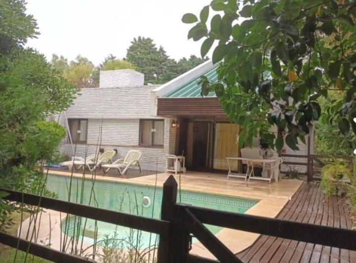 Casa · 250m² · 5 Ambientes · 2 Cocheras