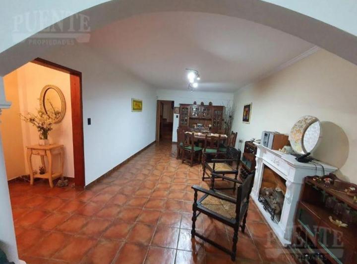 Casa · 249m² · 5 Ambientes · 2 Cocheras