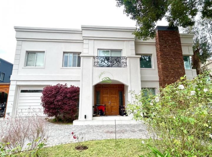 Casa · 400m² · 7 Ambientes · 3 Cocheras