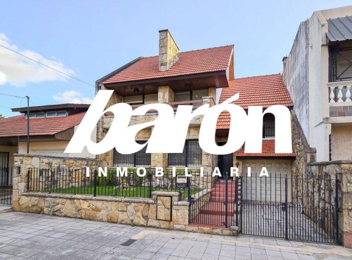 Casa · 162m² · 5 Ambientes · 1 Cochera