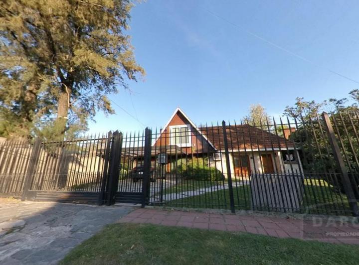 Casa · 350m² · 4 Dormitorios