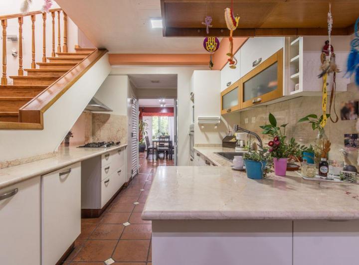 Casa · 320m² · 5 Ambientes · 1 Cochera