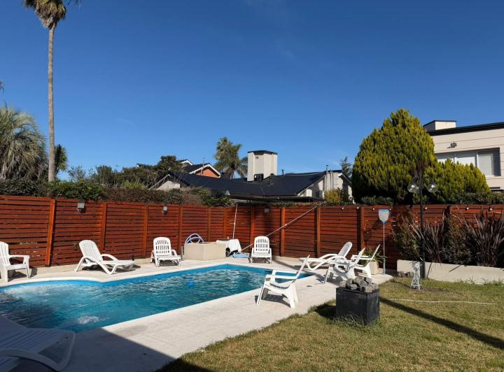 Casa · 400m² · 5 Ambientes · 2 Cocheras