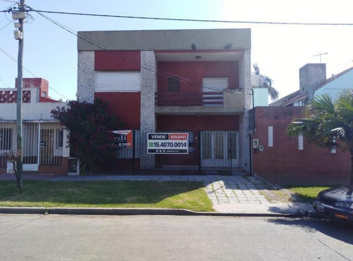 Casa · 165m² · 5 Ambientes · 2 Cocheras