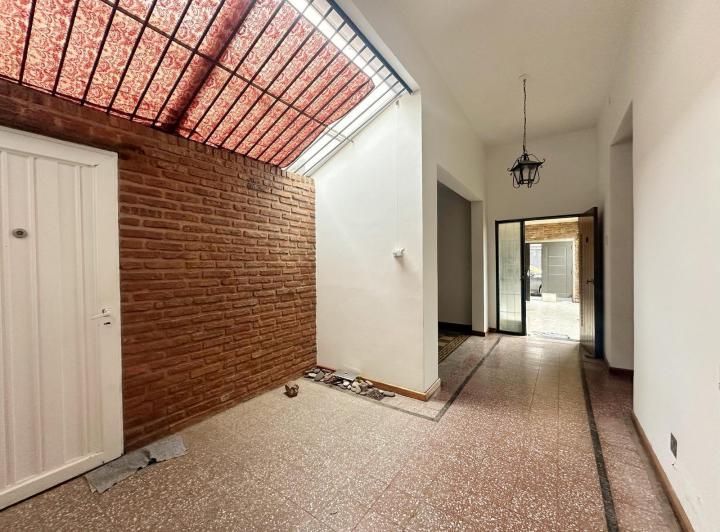 Casa · 225m² · 5 Ambientes · 1 Cochera