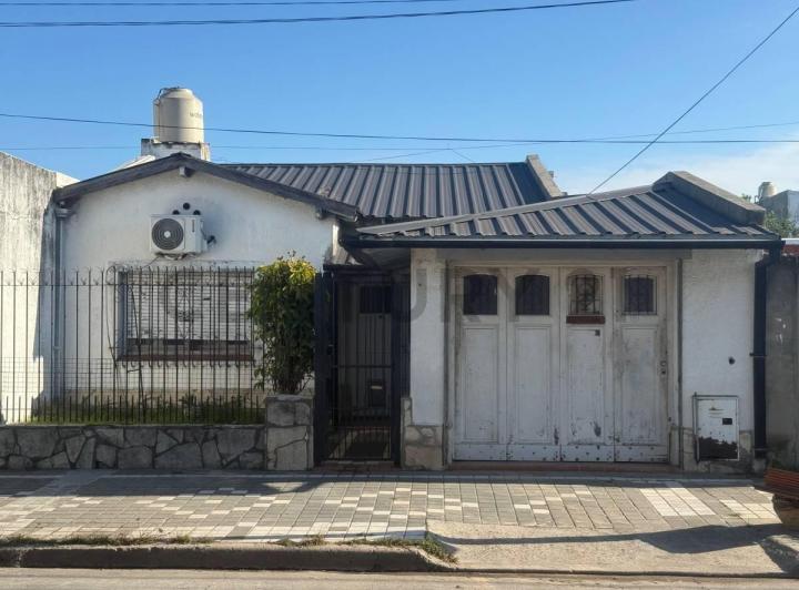 Casa · 90m² · 5 Ambientes · 1 Cochera