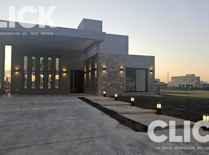 Casa · 176m² · 5 Ambientes · 4 Cocheras