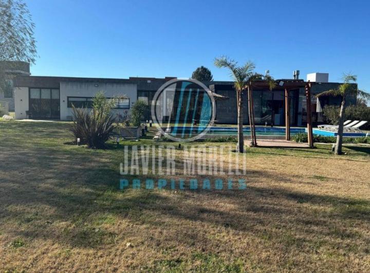 Casa · 200m² · 5 Ambientes · 2 Cocheras