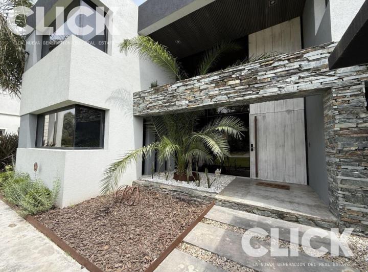 Casa · 800m² · 7 Ambientes · 2 Cocheras