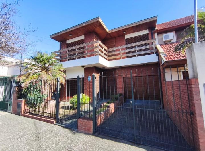 Casa · 393m² · 5 Ambientes · 2 Cocheras